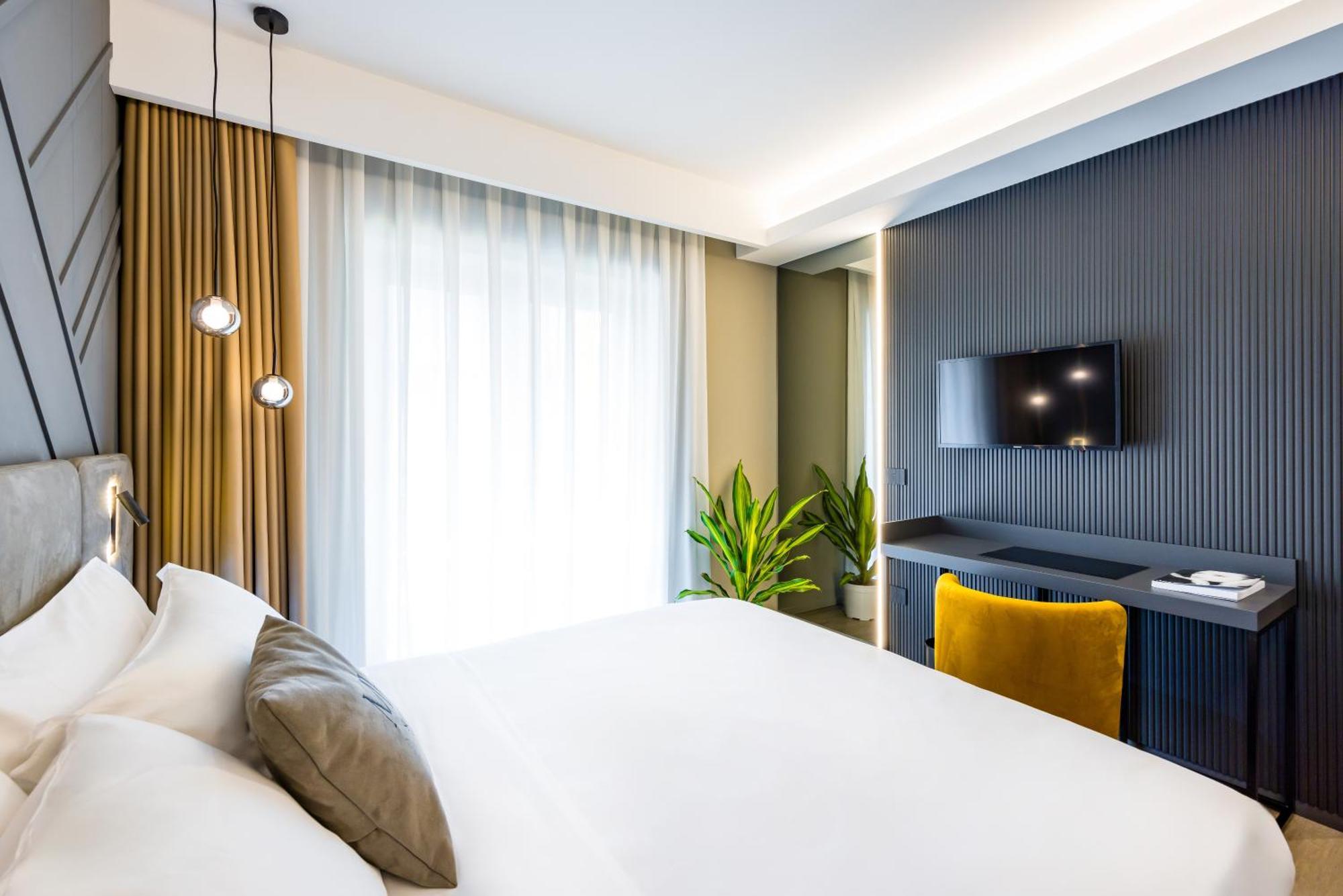 Mh Suites Plebiscito Неаполь Экстерьер фото