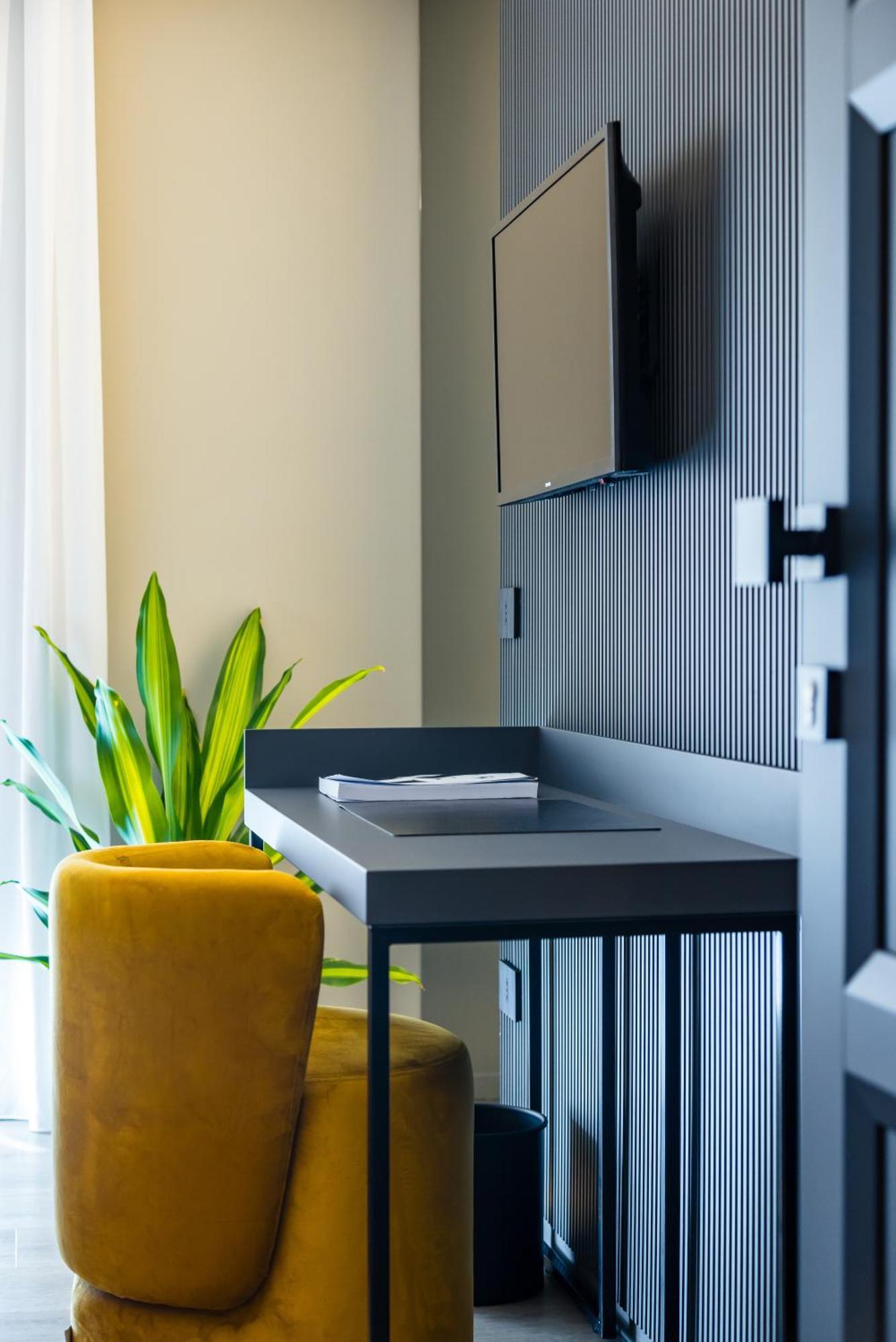 Mh Suites Plebiscito Неаполь Экстерьер фото