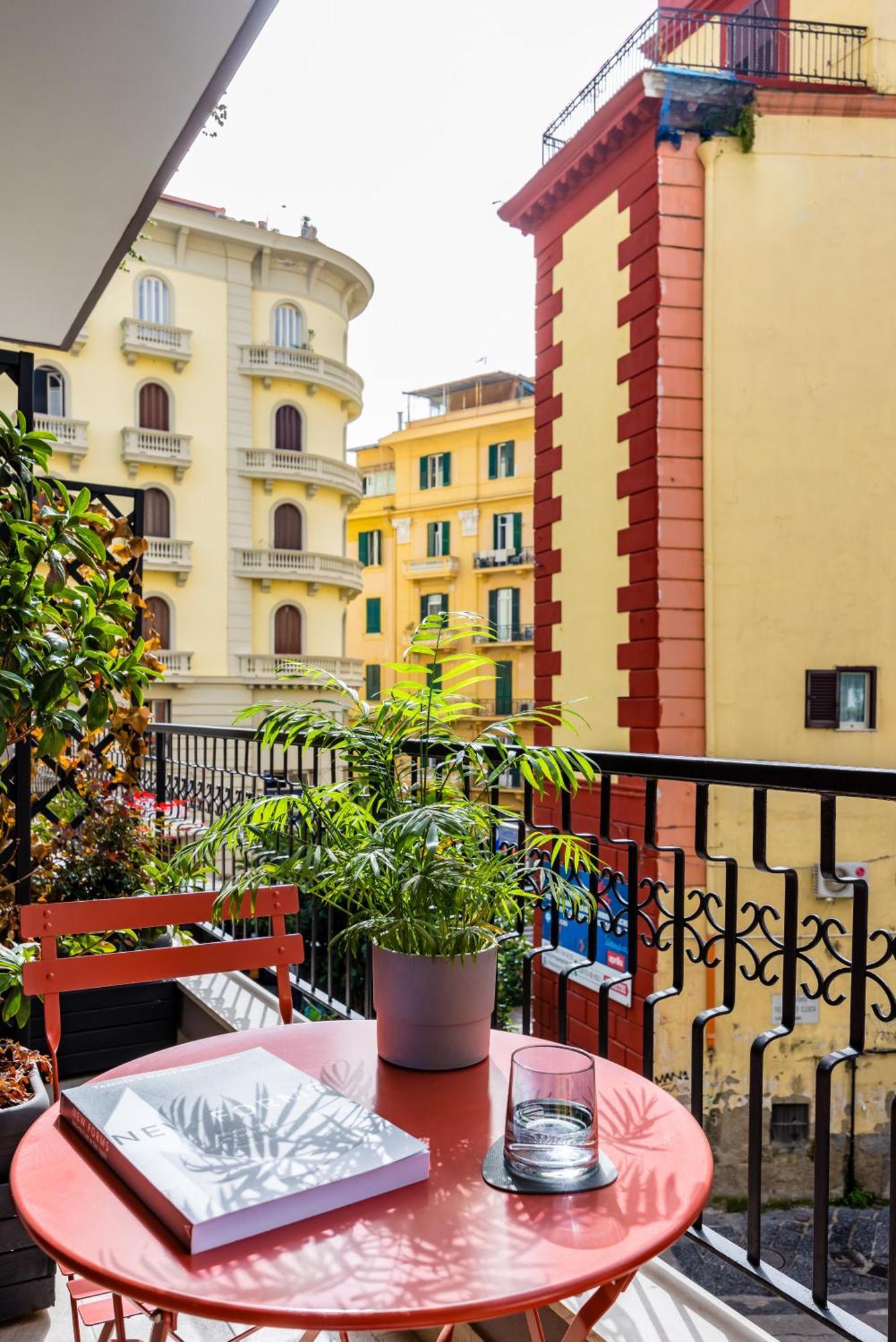 Mh Suites Plebiscito Неаполь Экстерьер фото
