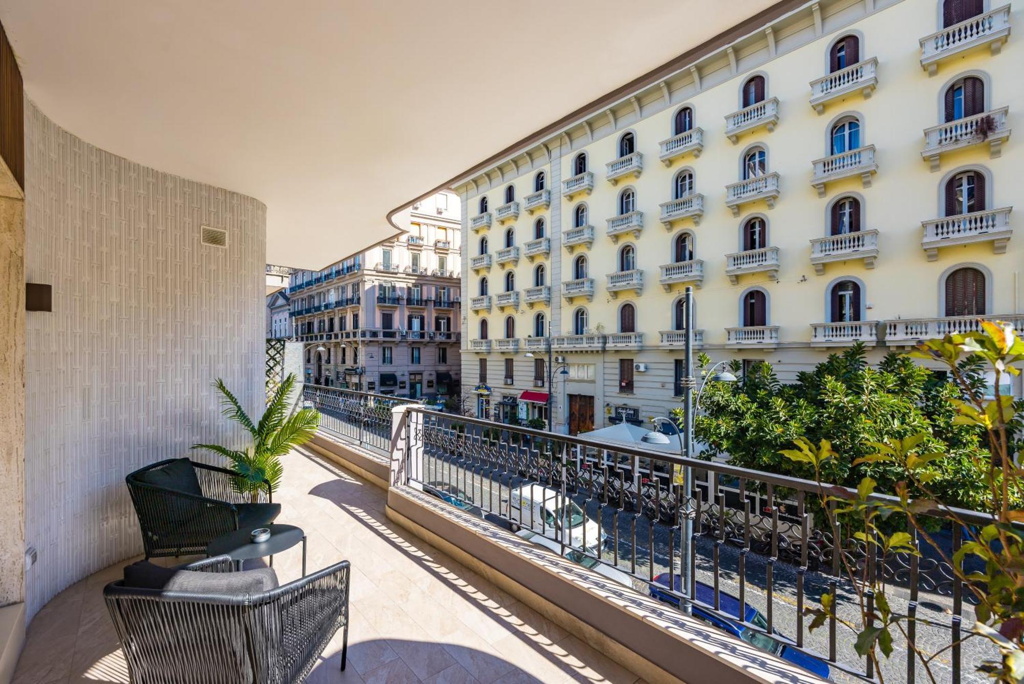 Mh Suites Plebiscito Неаполь Экстерьер фото